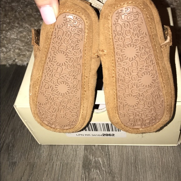 NIB baby uggs size 2/3 - Picture 3 of 4